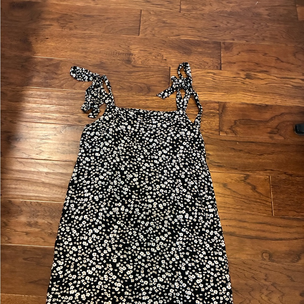 Ripcurl Black and White Floral Patterned Garment